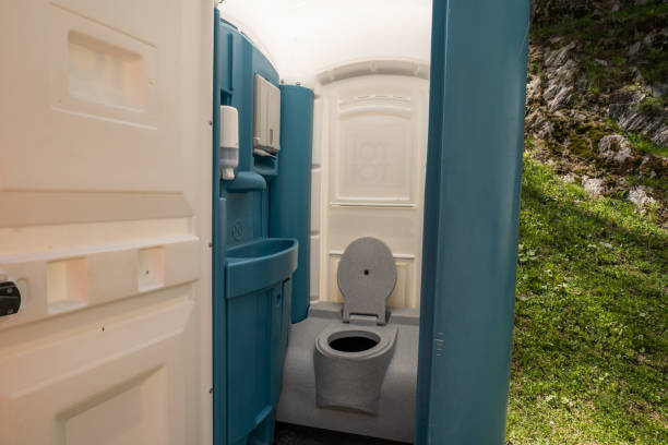 Best Deluxe Portable Toilet Rental  in New London, TX